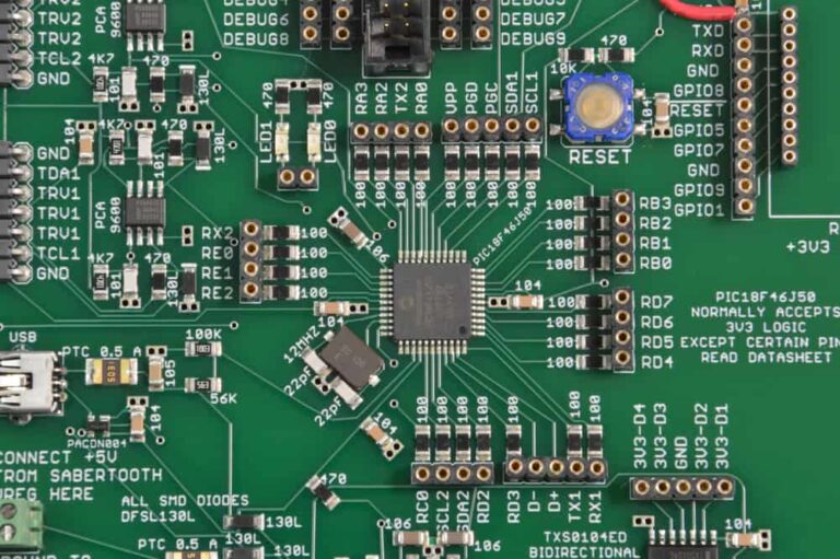 easycircuit - Close-up-view-of-PCB-component-placement